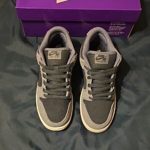 Brand new ds nike dunk low sb grey with gum bottom size 9.5 men's.